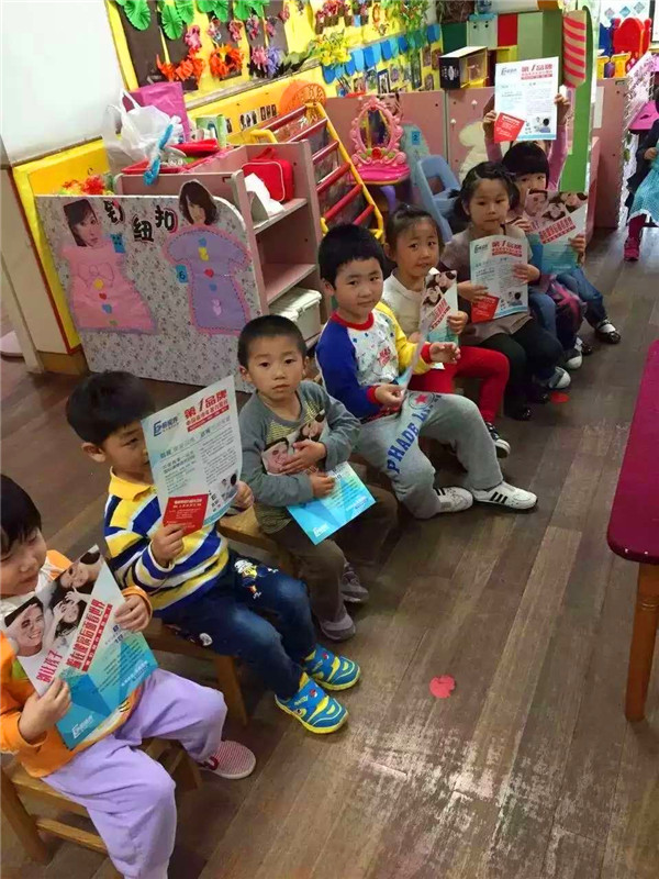 易視界走進學(xué)校免費視力普查