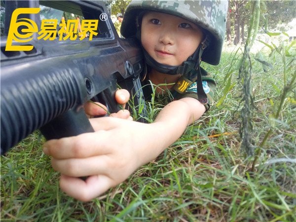 瞄準(zhǔn)目標(biāo)，準(zhǔn)備開火