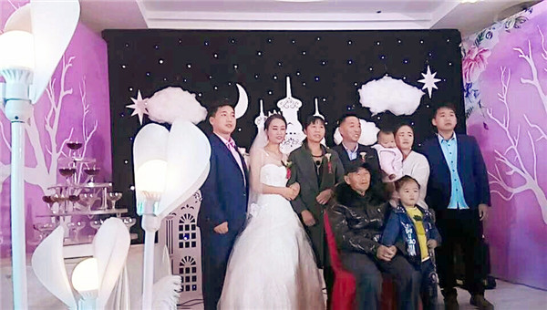 易視界全體成員祝王曙光和岳瑩新婚快樂(lè)