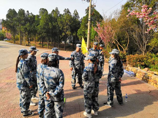 游戲環(huán)節(jié)中，大家齊心協(xié)作，群策群力
