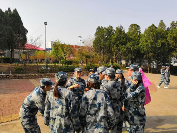游戲環(huán)節(jié)中，大家齊心協(xié)作，群策群力