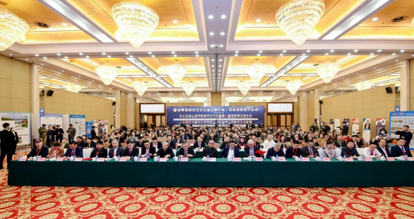 熱烈祝賀易視界創(chuàng)始人榮獲“2023品牌強國·經(jīng)濟(jì)年度人物”稱號