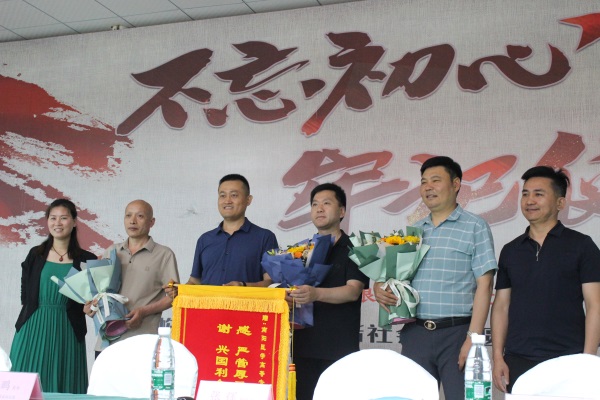 熱烈慶祝易視界成為南陽(yáng)醫(yī)專(zhuān)眼視光實(shí)習(xí)就業(yè)創(chuàng)業(yè)基地