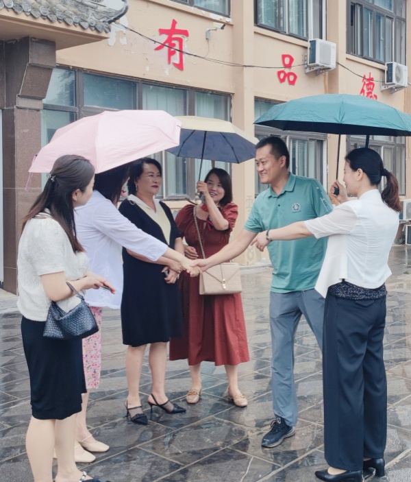 易視界.經(jīng)貿(mào)學院攜手并進：校企合作送學到崗暨入職歡迎儀式圓滿落幕